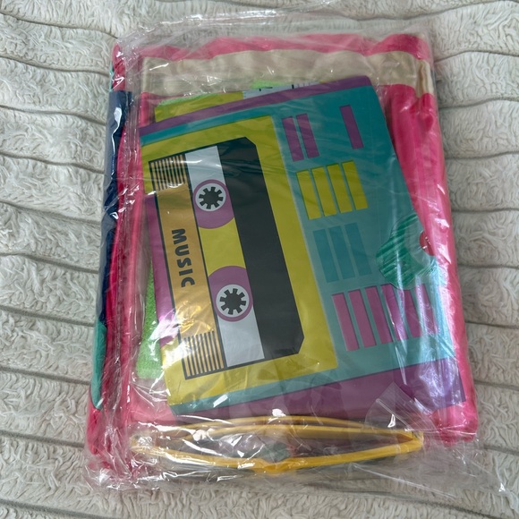 New Retro Outfit - Picture 3 of 13